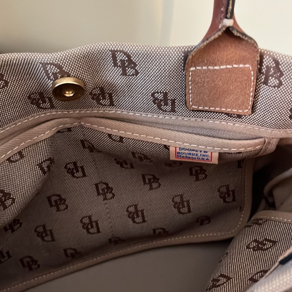 DOONEY & BOURKE Signature Tote - Picture 5 of 9